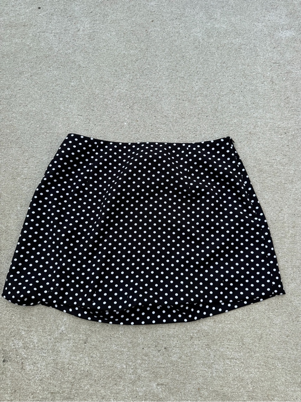 Princess Polly polka dot black and white mini skirt size U.S. 6